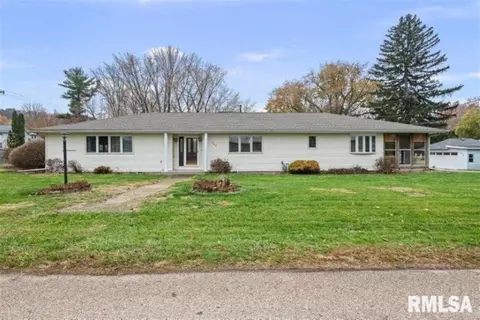 304 7th St, Hampton, IL 61256