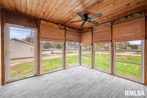 Exterior - 304 7th St, Hampton, IL 61256 photo 5 of 7