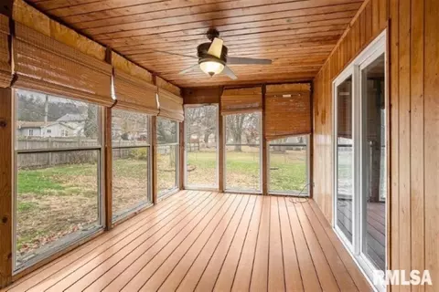 Exterior - 304 7th St, Hampton, IL 61256 photo 6 of 7