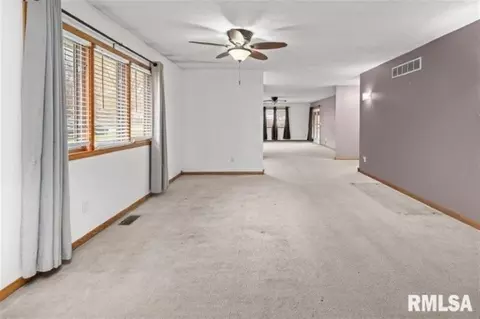 Living - 304 7th St, Hampton, IL 61256 photo 2 of 5
