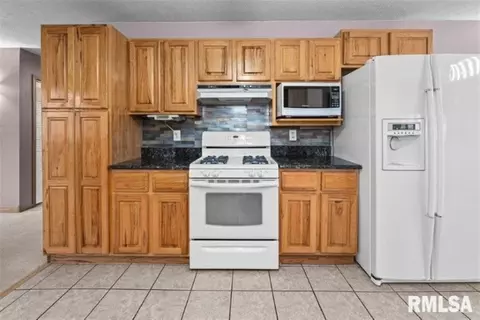 Kitchen - 304 7th St, Hampton, IL 61256 photo 2 of 2