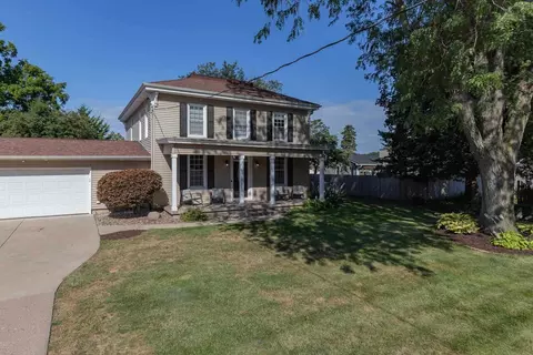 4230 Jersey Ridge Rd, Davenport, IA 52807