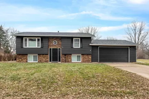 727 W 31st St, Davenport, IA 52804