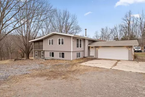 1920 River Vista Rd N, Muscatine, IA 52761