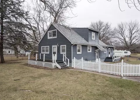 1819 Coyne Center Rd, Milan, IL 61264
