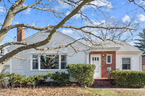 414 S Henry St, Geneseo, IL 61254