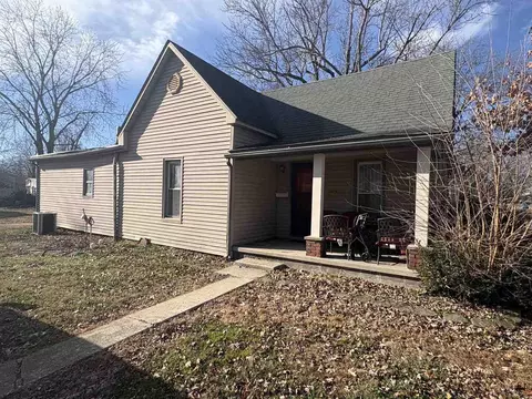 1615 W Chestnut St, Marion, IL 62959
