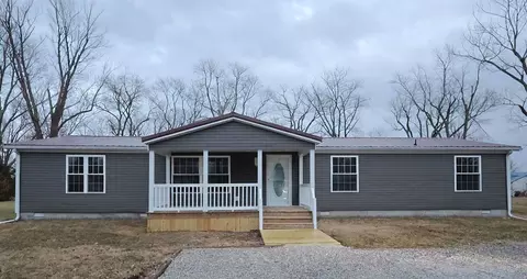 2114 Cedar Ave, Salem, IL 62881