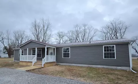 Exterior - 2114 Cedar Ave, Salem, IL 62881 photo 2 of 4