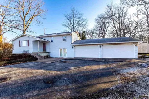 4318 5th St, East Moline, IL 61244