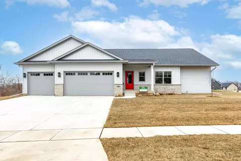 7091 Spring Creek Dr, Bettendorf, IA 52722