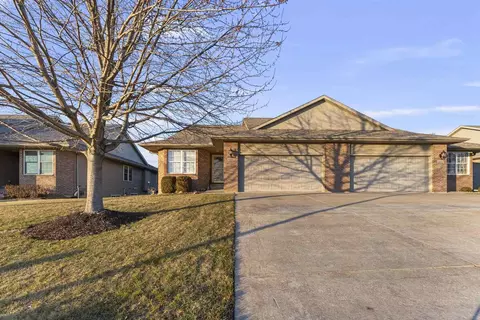 5040 55th Ave, Bettendorf, IA 52722