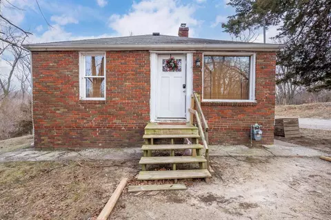1 Blue Grass Ct, Davenport, IA 52802