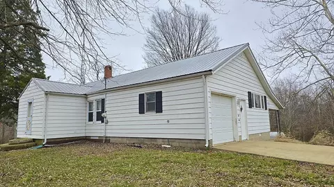 588 S Shannon St Ave, Richview, IL 62877