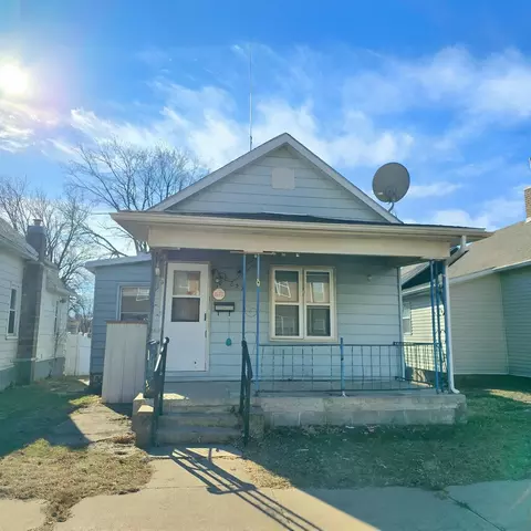 235 4th Ave N, Clinton, IA 52732