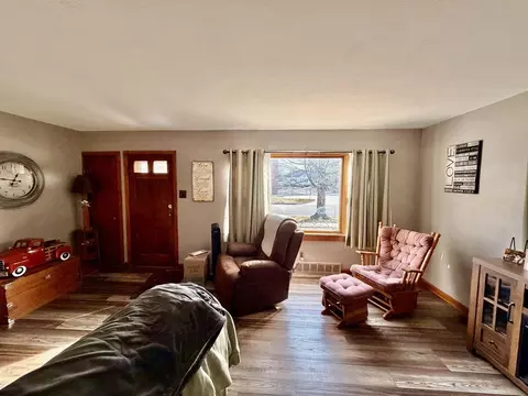 Living - 226 S Pine St, Centralia, IL 62801 photo 3 of 3