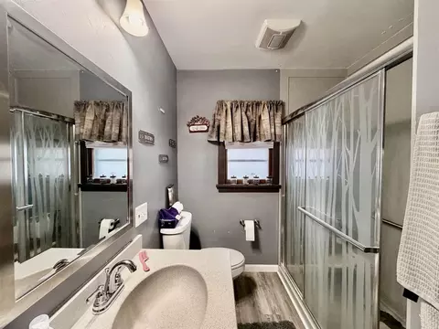 Bath - 226 S Pine St, Centralia, IL 62801 photo 1 of 1