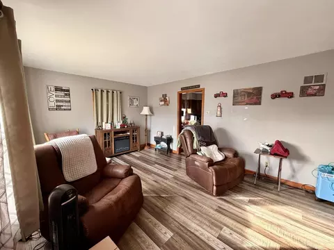 Living - 226 S Pine St, Centralia, IL 62801 photo 1 of 3