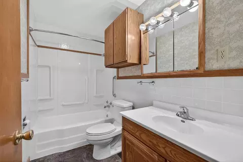 Bath - 502 504 48th St, Moline, IL 61265 photo 1 of 3