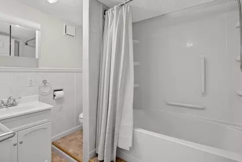 Bath - 502 504 48th St, Moline, IL 61265 photo 3 of 3