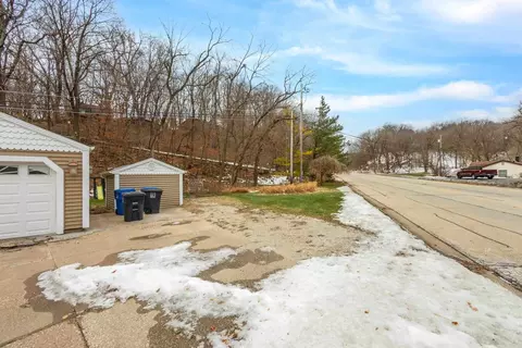 Exterior - 502 504 48th St, Moline, IL 61265 photo 2 of 6