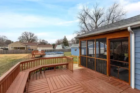 Exterior - 1806 41st St, Moline, IL 61265 photo 6 of 7
