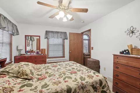 Bedroom - 1806 41st St, Moline, IL 61265 photo 2 of 3