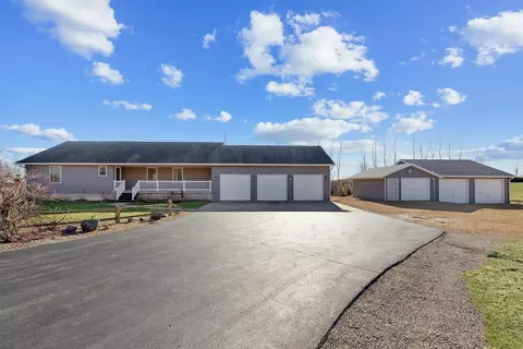 2849 262nd St, Dewitt, IA 52742