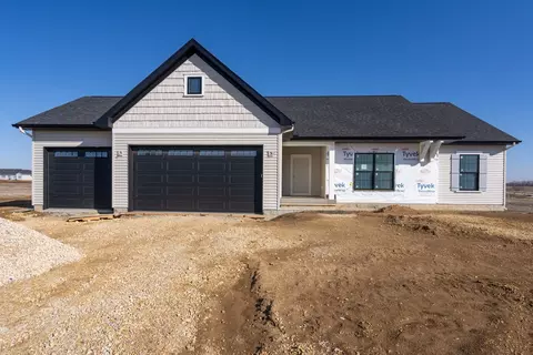 11 Viola Dr, Le Claire, IA 52753