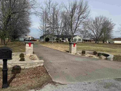13645 Leisure Ln, Benton, IL 62812