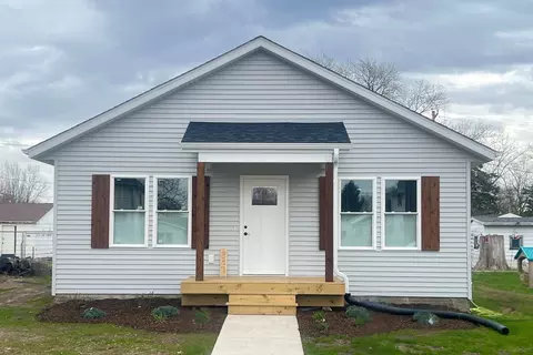 307 White St, Mccausland, IA 52758