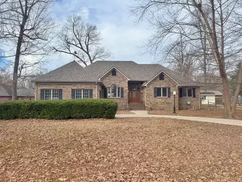 9 Hickory Ln, Metropolis, IL 62960