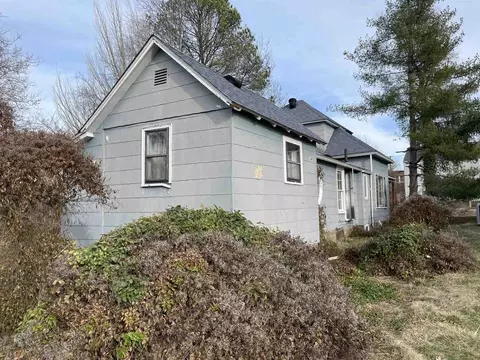209 S 16th St, Herrin, IL 62948 photo 3