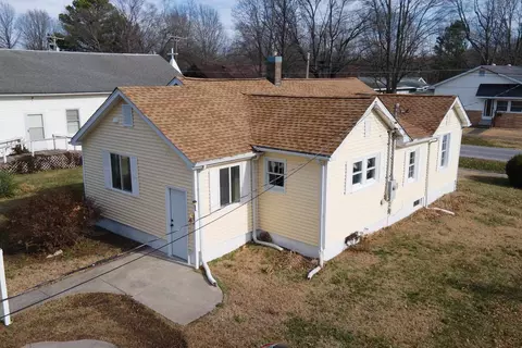 Exterior - 407 Church St, Christopher, IL 62822 photo 6 of 6