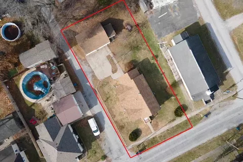 View/Area - 407 Church St, Christopher, IL 62822 photo 3 of 6