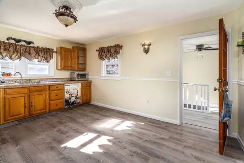 Entry Way - 407 Church St, Christopher, IL 62822 photo 1 of 4
