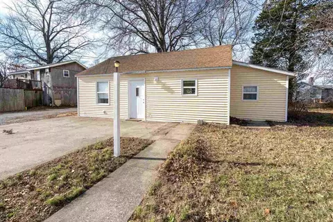 Exterior - 407 Church St, Christopher, IL 62822 photo 4 of 6