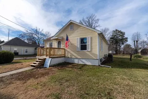 Exterior - 407 Church St, Christopher, IL 62822 photo 3 of 6