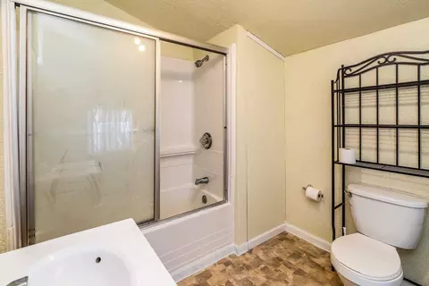 Bath - 407 Church St, Christopher, IL 62822 photo 4 of 5