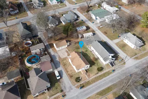 View/Area - 407 Church St, Christopher, IL 62822 photo 4 of 6