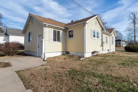 Exterior - 407 Church St, Christopher, IL 62822 photo 5 of 6