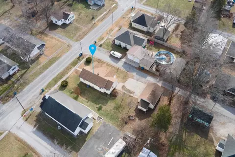 View/Area - 407 Church St, Christopher, IL 62822 photo 2 of 6