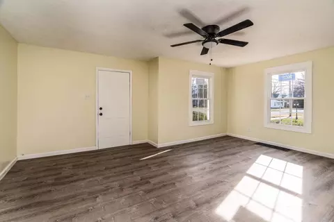 Living - 407 Church St, Christopher, IL 62822 photo 2 of 4