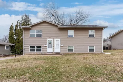 2627 Oak St, Davenport, IA 52804