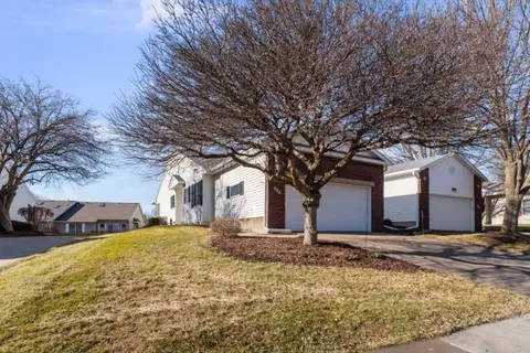 802 Falcon Dr #0, Le Claire, IA 52753