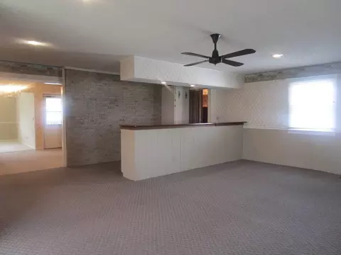 Living - 306 College Blvd, Carmi, IL 62821 photo 5 of 6