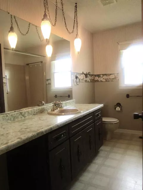 Bath - 306 College Blvd, Carmi, IL 62821 photo 1 of 4