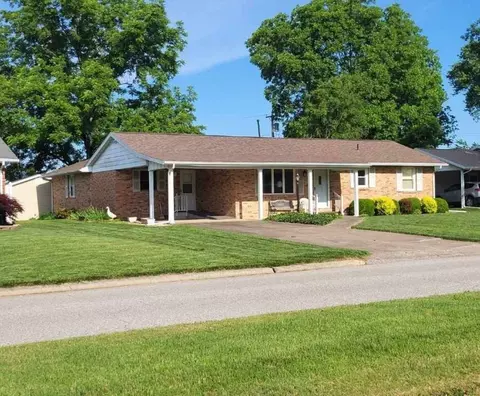 306 College Blvd, Carmi, IL 62821