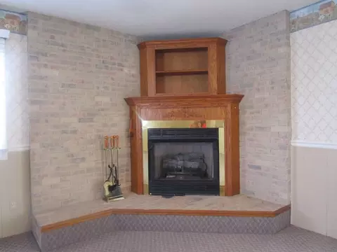Living - 306 College Blvd, Carmi, IL 62821 photo 4 of 6