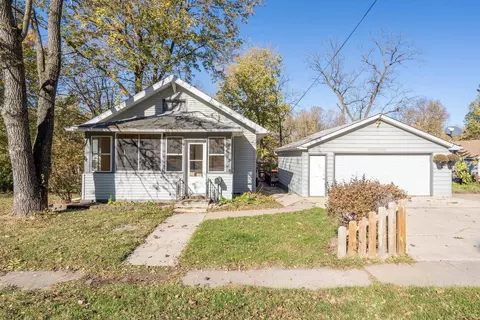 313 N 20th St, East Moline, IL 61244